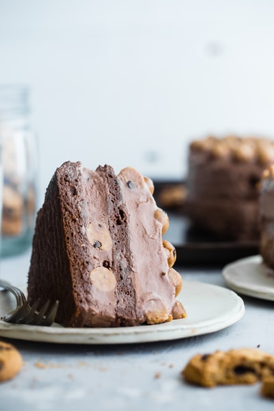 White ceramic plate on the chocolate cake
